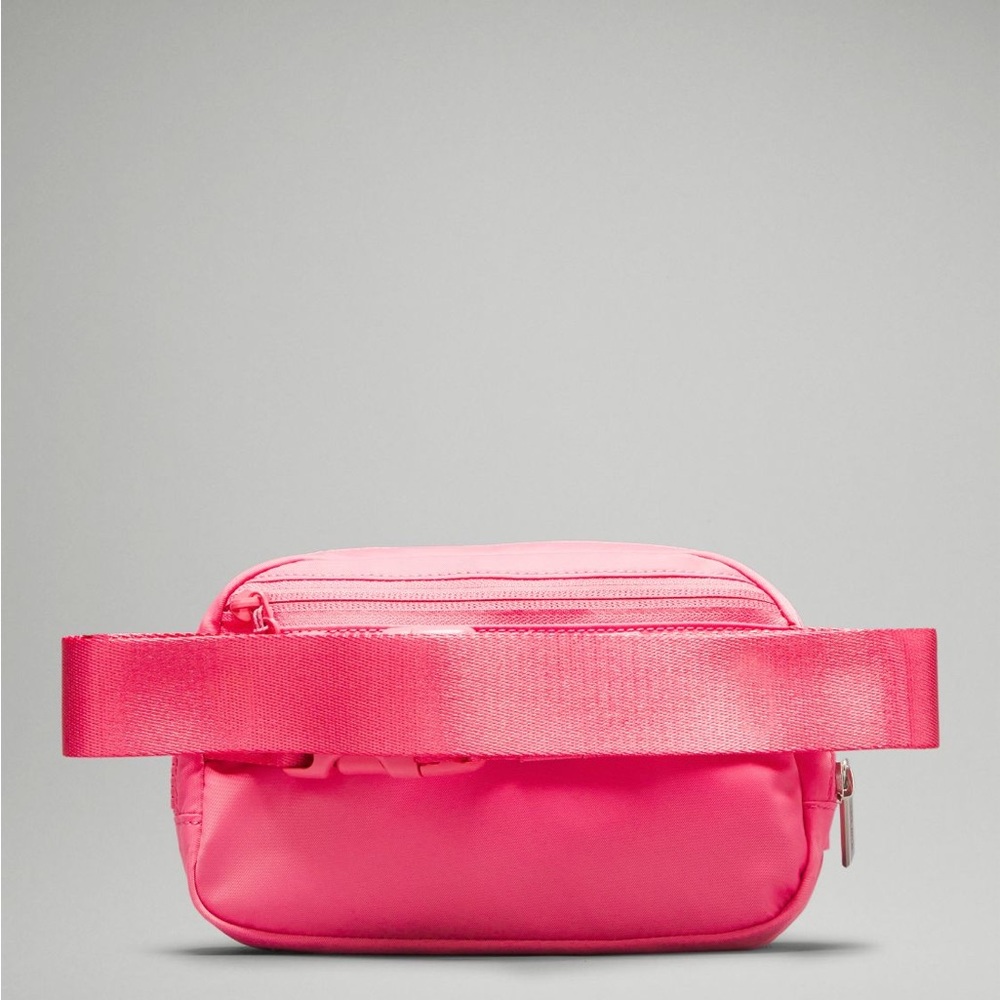 NWT Lululemon Everywhere Belt Bag 1L in Sakura Pink - Picture 3 of 9